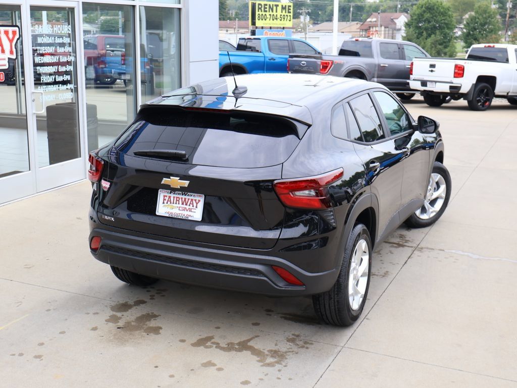 New 2026 Chevrolet Trax LS w/ LS Convenience Package FWD image 36