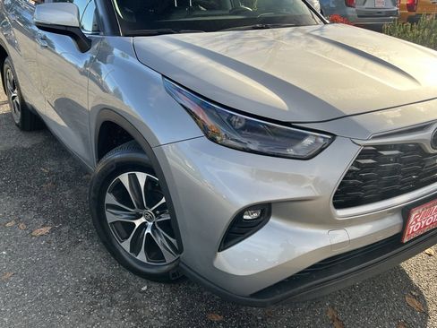 Certified 2024 Toyota Highlander XLE image 2