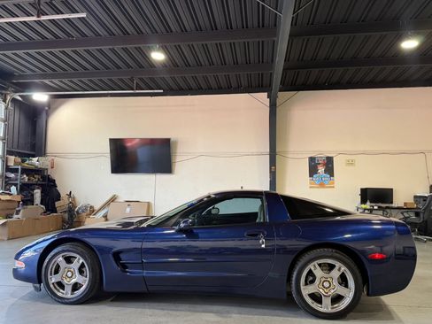 Used 1999 Chevrolet Corvette Coupe w/ Memory Pkg RWD image 5