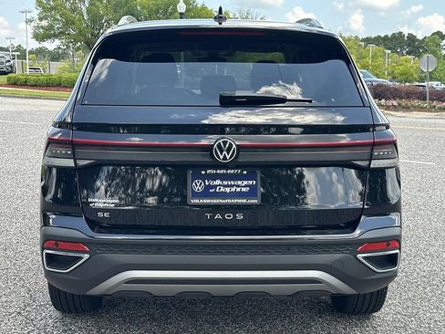 Used 2025 Volkswagen Taos SE FWD image 28
