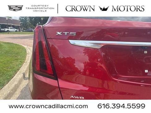 Used 2025 Cadillac XT5 Premium Luxury w/ LPO, Floor Liner Package image 9