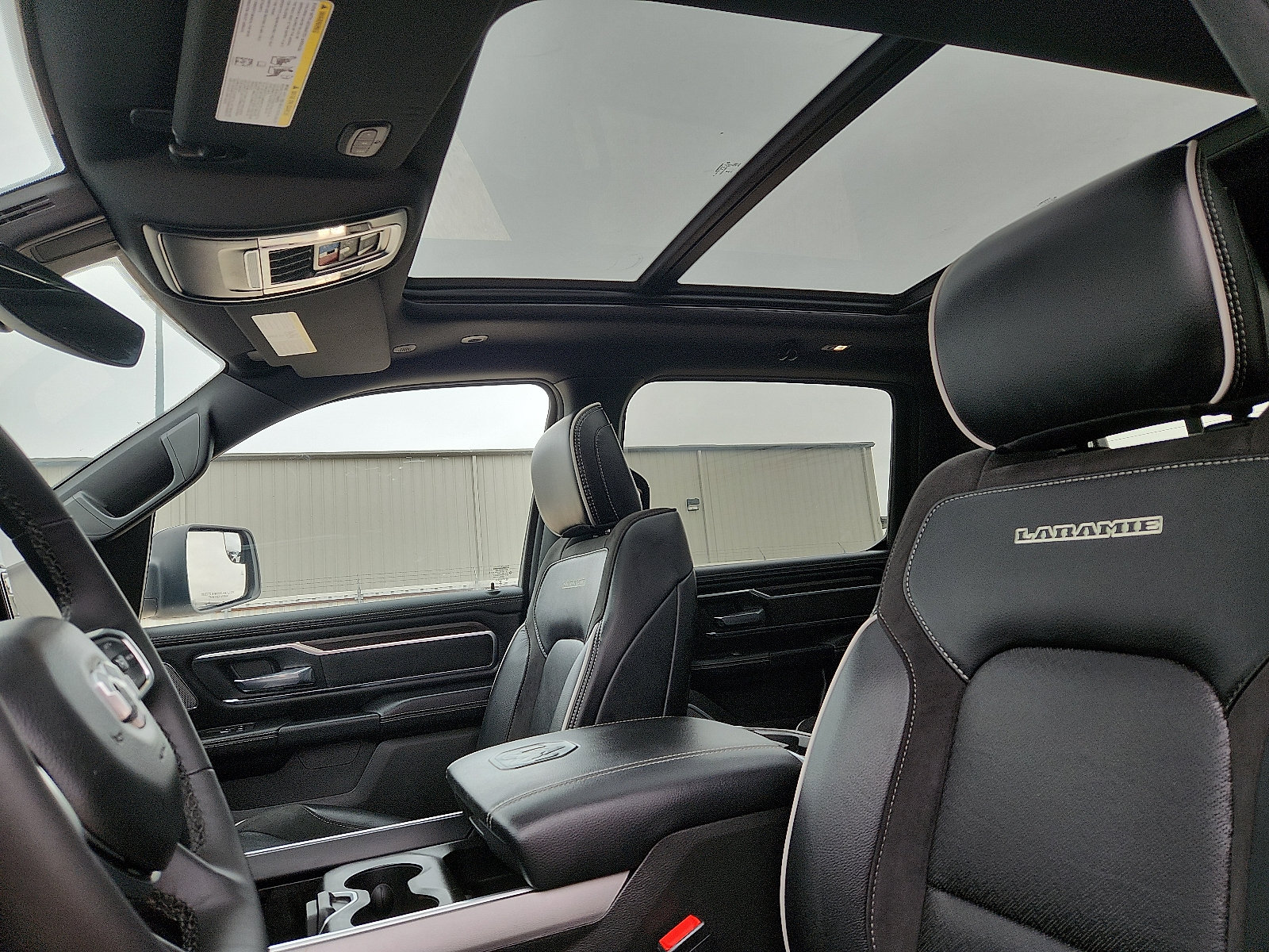 Used 2025 RAM 1500 Laramie AWD/4WD image 13
