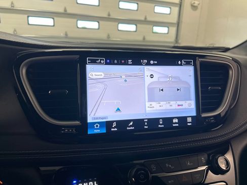New 2027 Chrysler Pacifica Select FWD image 23