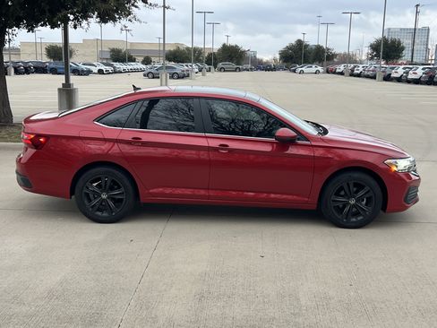 Certified 2022 Volkswagen Jetta SE image 11