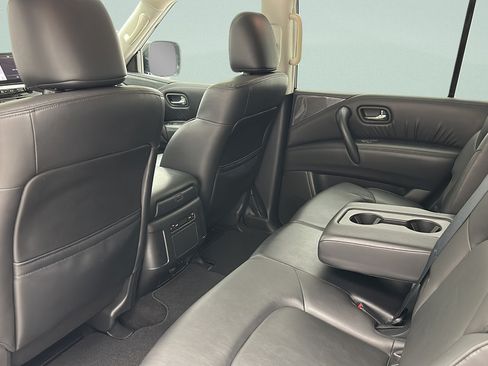 Used 2021 Nissan Armada SV AWD/4WD image 10