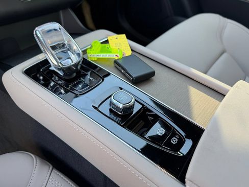 New 2027 Volvo XC90 B6 Plus AWD/4WD image 11
