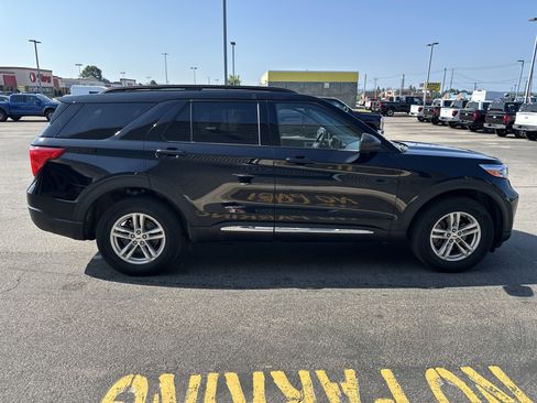 Used 2022 Ford Explorer XLT w/ Equipment Group 202A image 17