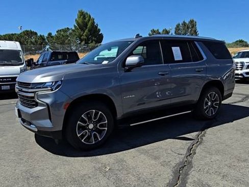 Used 2022 Chevrolet Tahoe LT w/ Luxury Package AWD/4WD image 4