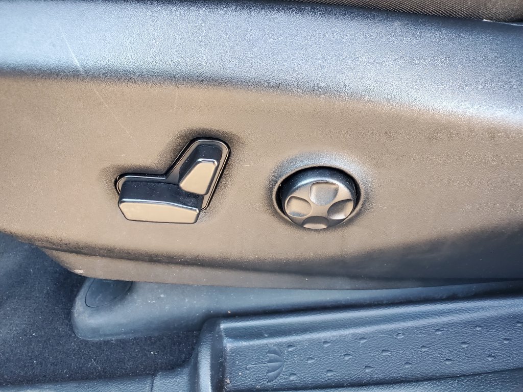 Used 2025 Chrysler Pacifica Limited FWD image 23