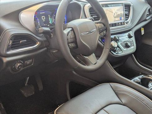 New 2026 Chrysler Pacifica Limited w/ S Appearance Package AWD/4WD image 3