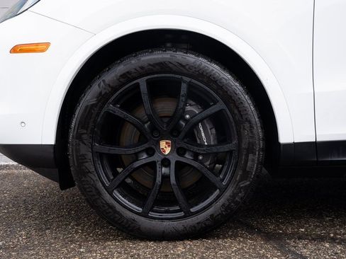 Certified 2025 Porsche Cayenne Coupe image 12