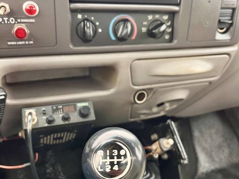 Used 2000 Ford F550 2WD Regular Cab Super Duty image 14