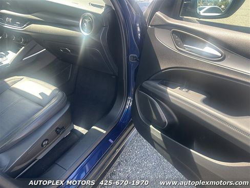 Used 2018 Alfa Romeo Stelvio Sport w/ Quick Order Package 22J Sport AWD/4WD image 9