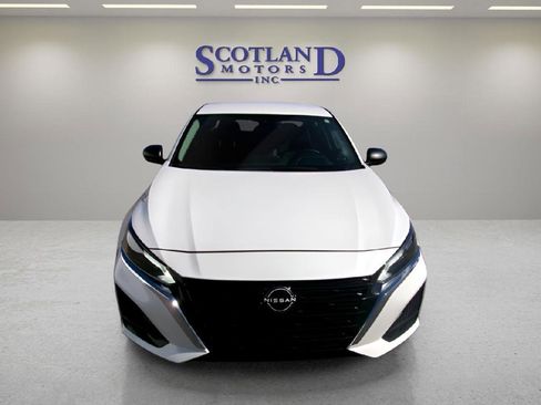 Used 2024 Nissan Altima 2.5 SV FWD image 3