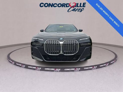 Used 2025 BMW i7 xDrive60 AWD/4WD image 2