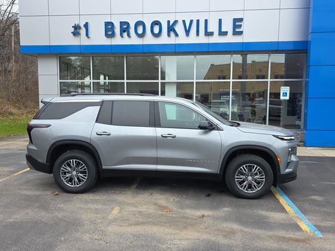 New 2026 Chevrolet Traverse LT image 9