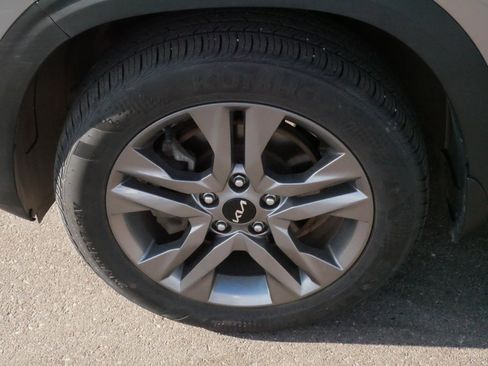 Used 2023 Kia Seltos LX AWD/4WD image 15