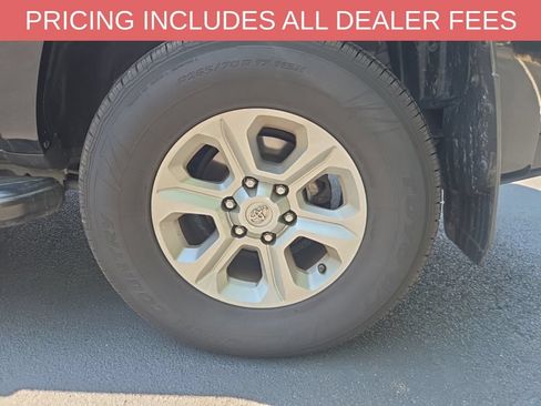 Used 2020 Toyota 4Runner SR5 AWD/4WD image 11