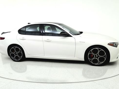 Used 2023 Alfa Romeo Giulia Veloce RWD image 8