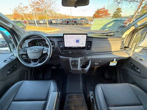 New 2024 Ford E-Transit Low Roof image 28