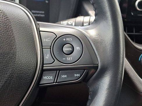 Used 2022 Toyota Corolla Cross LE AWD/4WD image 21