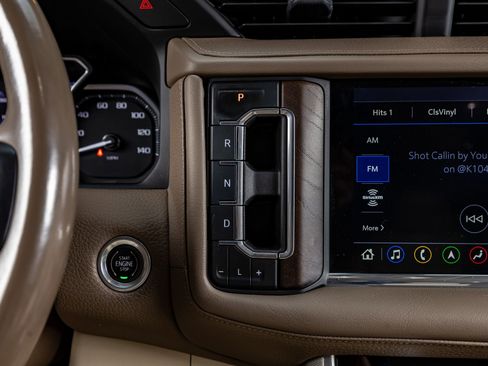 Used 2021 GMC Yukon Denali w/ Denali Premium Package image 24