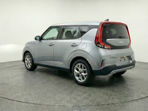 Used 2025 Kia Soul LX w/ LX Technology Package image 6