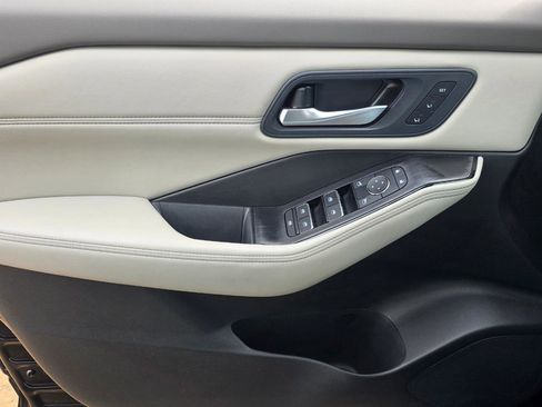 Used 2023 Nissan Rogue SL w/ SL Premium Package image 12