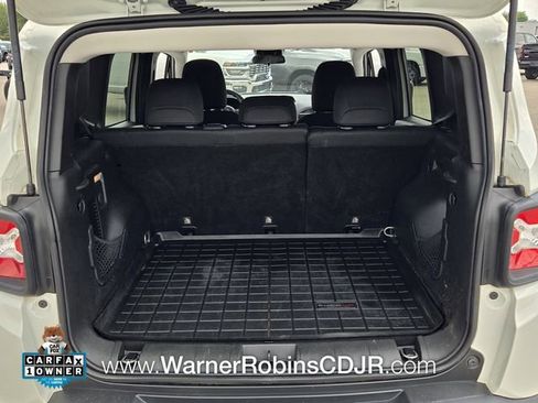 Used 2018 Jeep Renegade Latitude FWD image 13