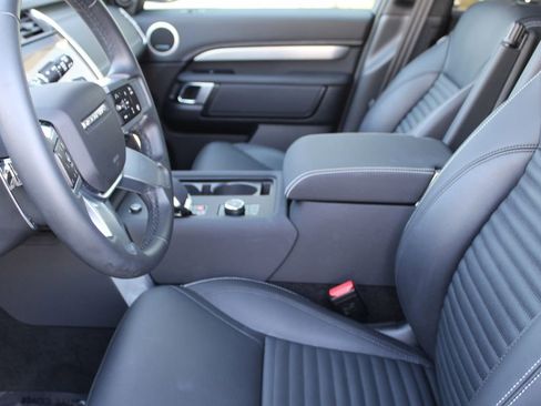 Used 2025 Land Rover Discovery Dynamic SE image 22