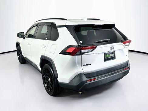 Used 2019 Toyota RAV4 LE FWD image 5