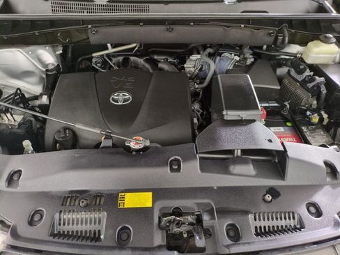 Used 2018 Toyota Highlander XLE image 24