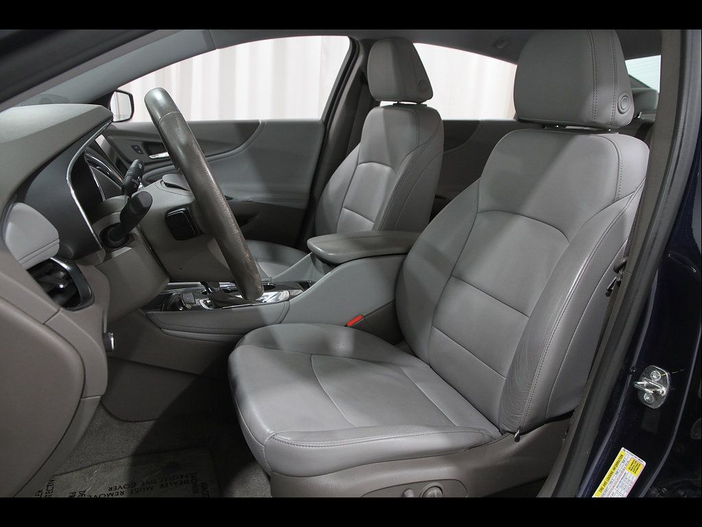 Used 2017 Chevrolet Malibu LT w/ Leather Package FWD image 5
