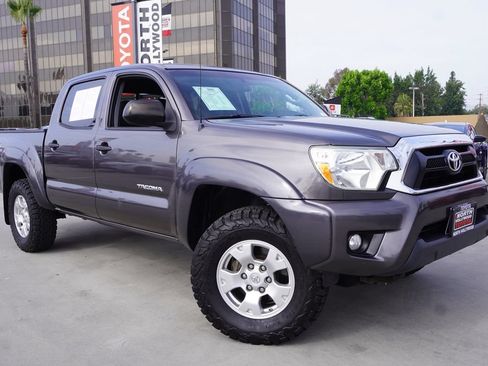 Used 2014 Toyota Tacoma PreRunner w/ TRD Off-Road Package RWD image 2