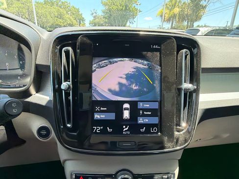 Used 2021 Volvo XC40 T5 Momentum w/ Premium Package AWD/4WD image 32