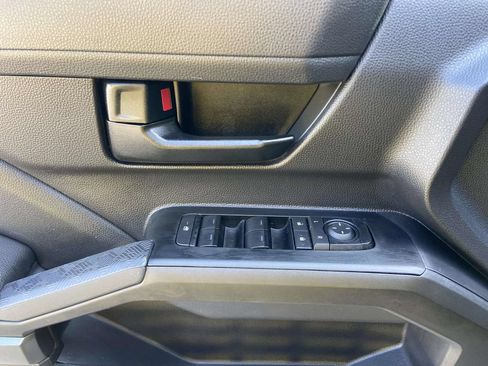 Used 2025 Toyota Tacoma SR5 AWD/4WD image 14