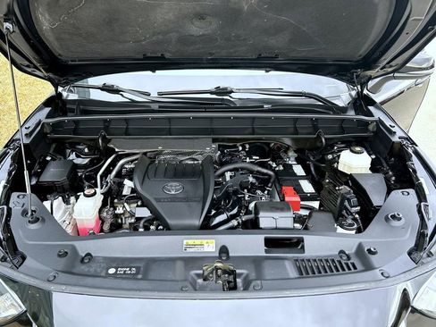 Used 2023 Toyota Highlander L image 26