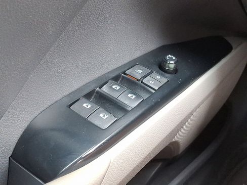 Used 2019 Toyota Camry image 26