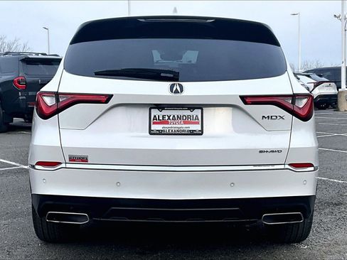 Used 2023 Acura MDX SH-AWD w/ Technology Package image 4