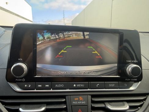 Used 2024 Nissan Altima 2.5 S FWD image 17