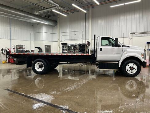 Certified 2022 Ford F750 2WD Regular Cab Super Duty image 6