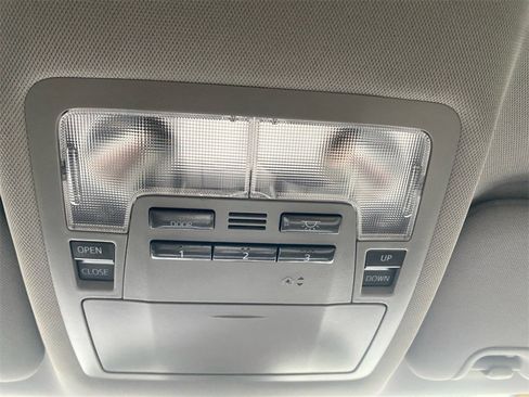 Used 2019 Toyota Highlander XLE image 28