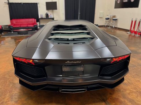 Used 2012 Lamborghini Aventador LP 700-4 image 7