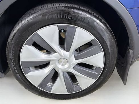 Used 2024 Tesla Model Y Long Range AWD/4WD image 34