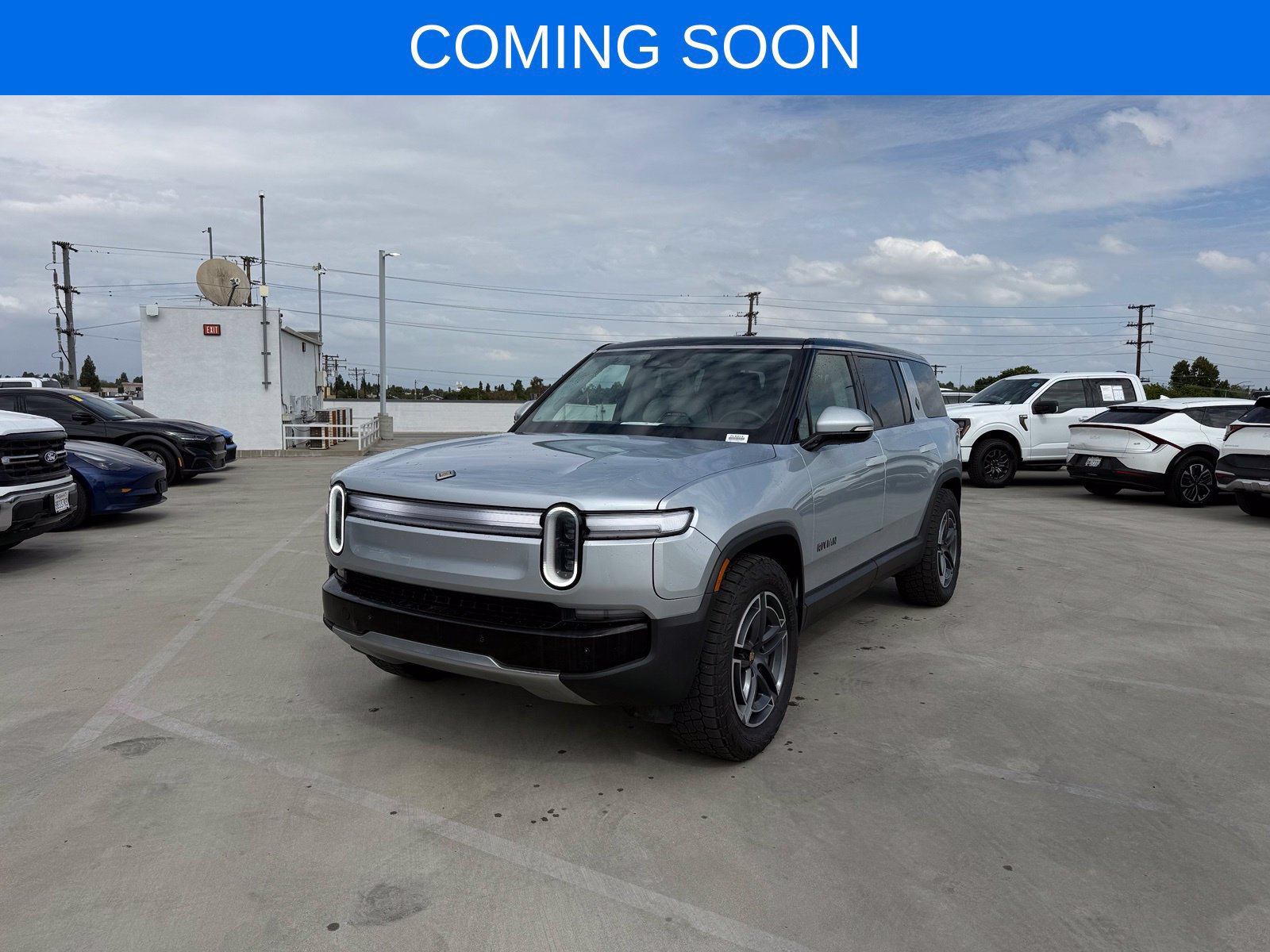 Used 2025 Rivian R1S Adventure Dual AWD/4WD image 1