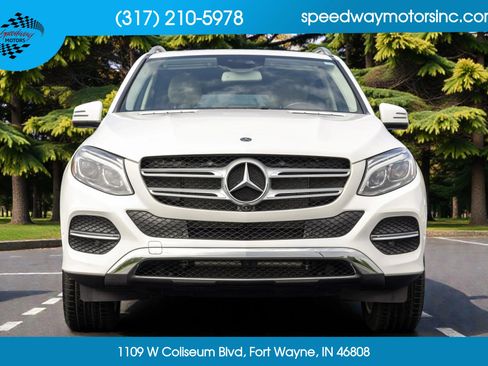 Used 2019 Mercedes-Benz GLE 400 4MATIC image 2