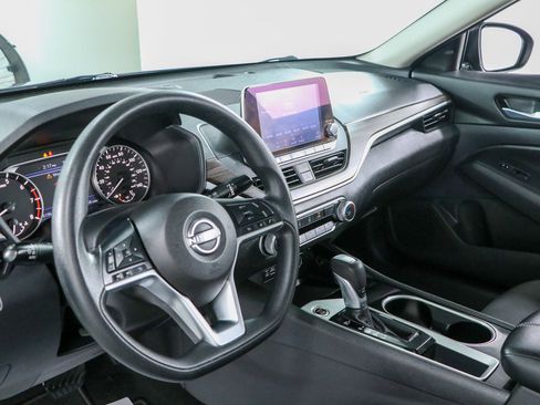 Used 2024 Nissan Altima 2.5 SV FWD image 22