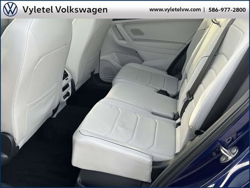 Certified 2022 Volkswagen Tiguan SEL R-Line image 13