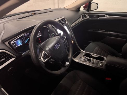 Used 2019 Ford Fusion SE FWD image 13