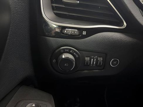 Used 2023 Jeep Cherokee Altitude Lux AWD/4WD image 18